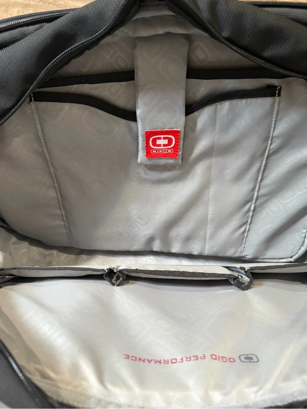 NWT OGIO ELEMENT MESSENGER BAG LOS ANGELES ANGELS OF ANAHEIM MLB